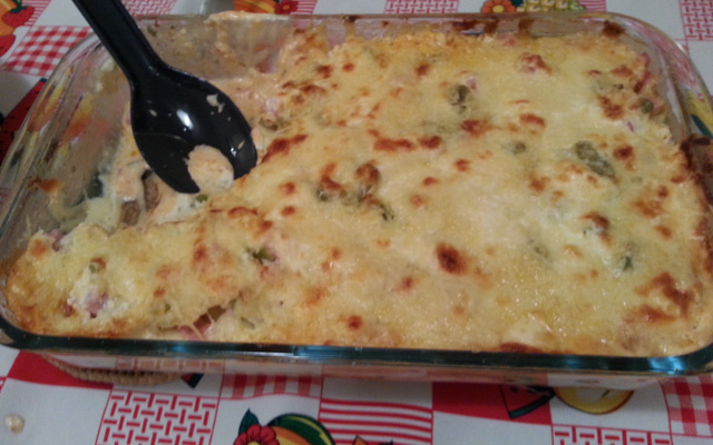 Gratinado de batata com presunto e queijo