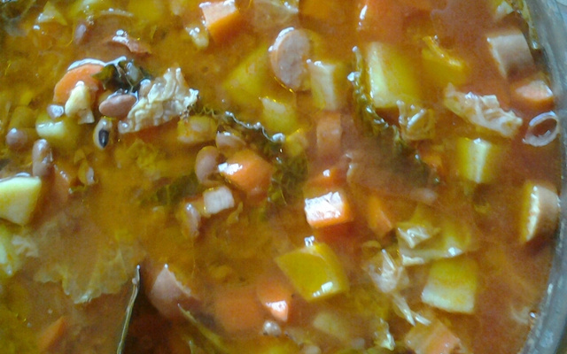 Sopa de feijão com verdura