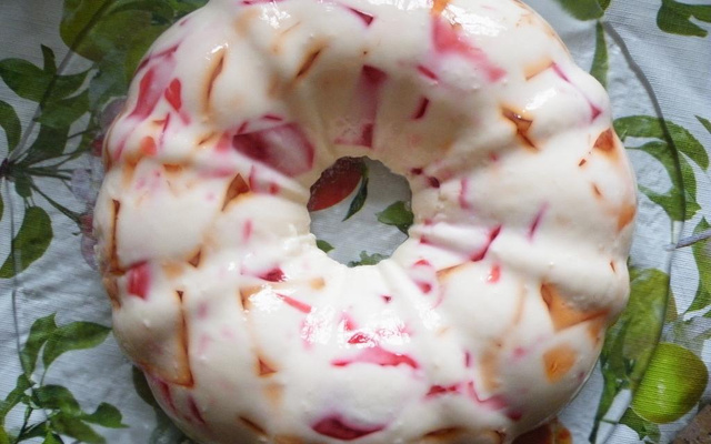 Gelatina colorida com maria-mole