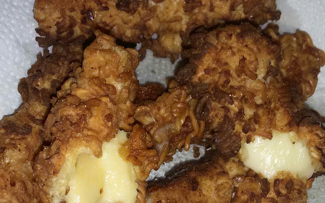 Miojo recheado com queijo