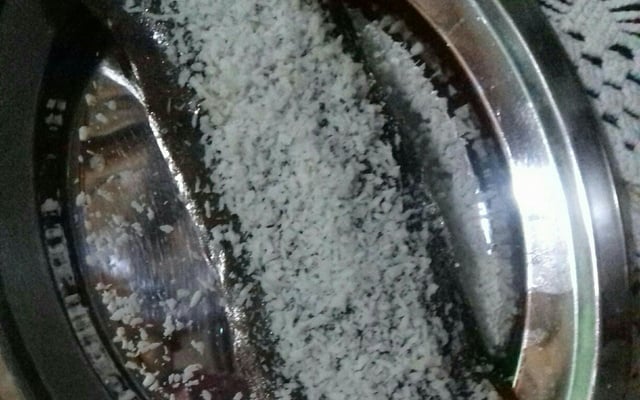 Rocambole de leite em pó com coco