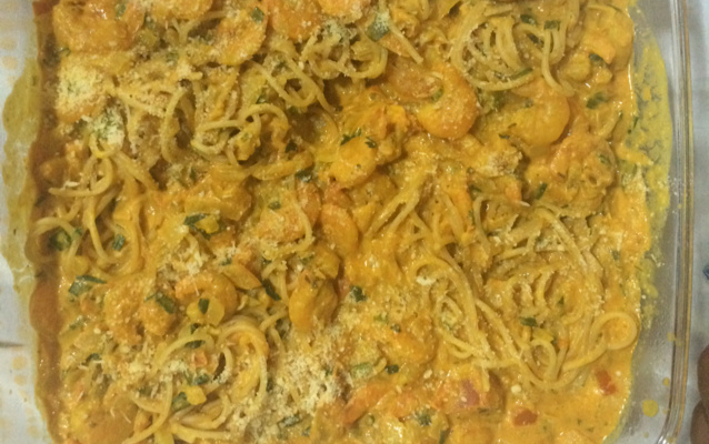 Macarrão integral com molho de camarão