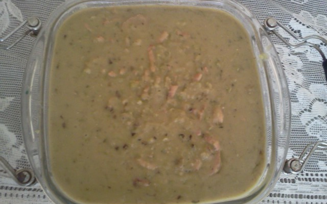 Sopa de ervilha com lombo salgado