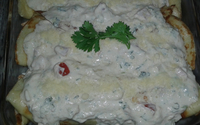 Panqueca de frango ao molho branco