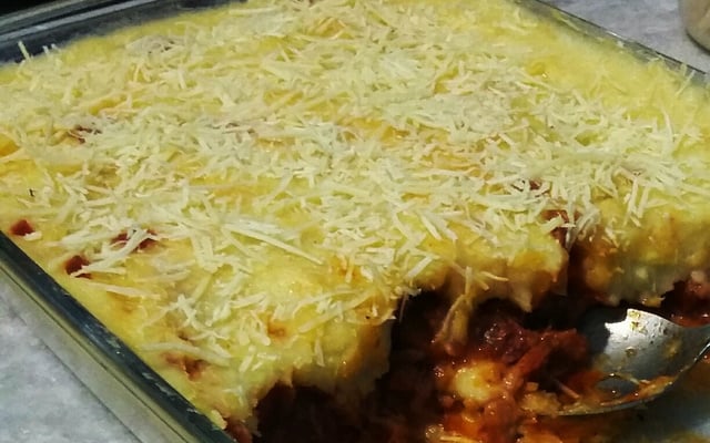 Escondidinho de linguiça