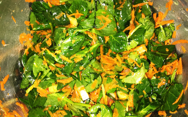 Salada de espinafre saudável