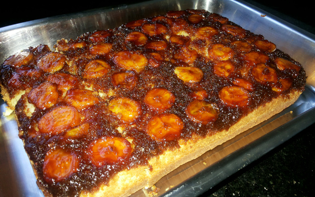 Bolo de banana caramelada
