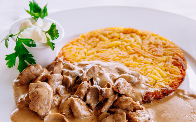 Picadinho de bode com batata rosti