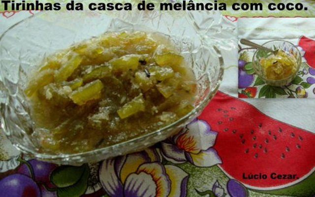 Tirinhas de casca de melancia com coco