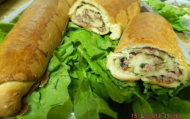 Pão recheado com lingüiça