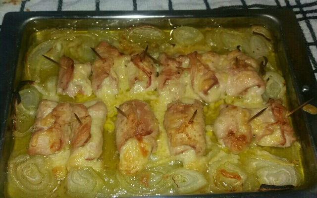 Rolinhos frango, bacon e queijo