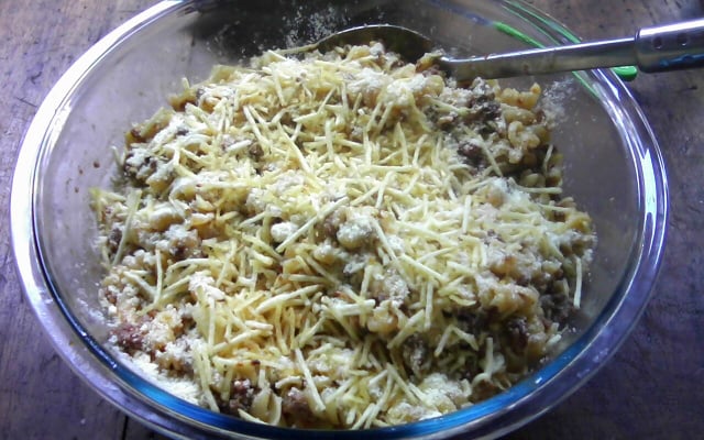 Macarronada com molho vermelho com carne moída