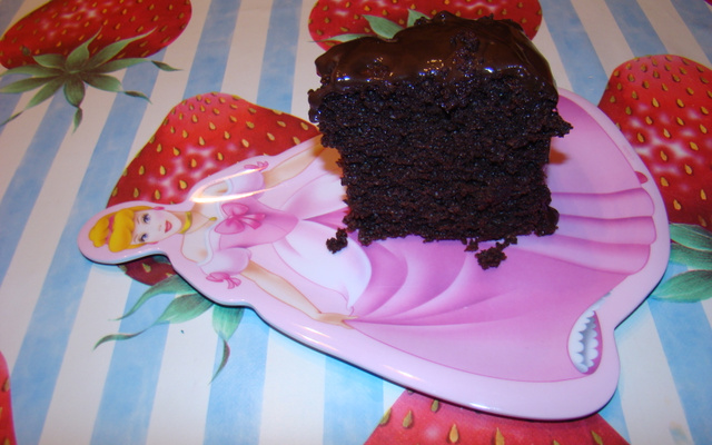 Bolo de chocolate fofinho e molhadinho