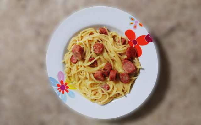 Espaguete com linguiça