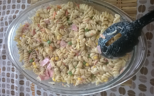 Salada de macarrão da Isabela