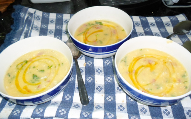 Sopa da fubá com lingüiça