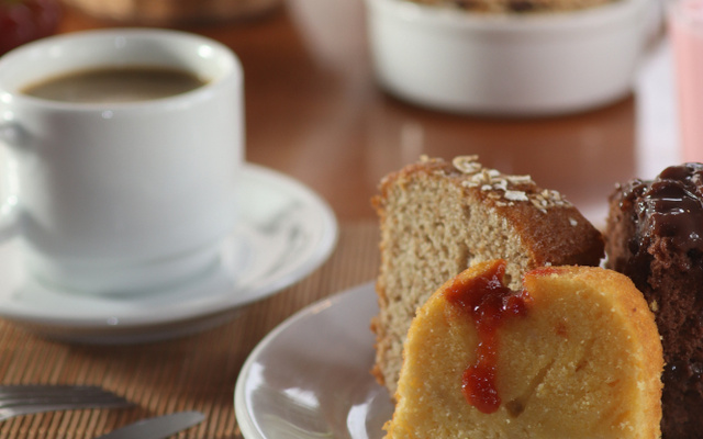 Bolo de fubá com goiabada