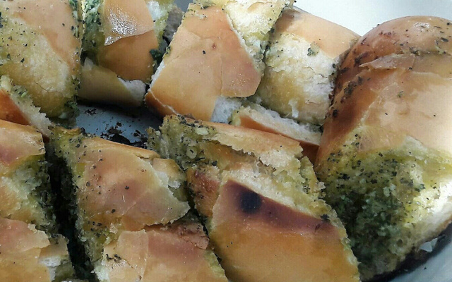 O famoso pão de alho para churrasco