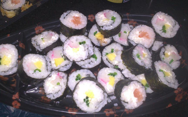 Sushi de kani com manga (versão Brasil)