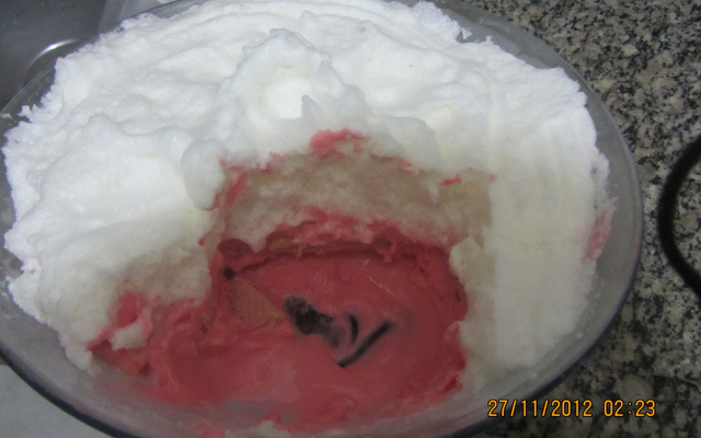 Charlotte de morango fácil e divina