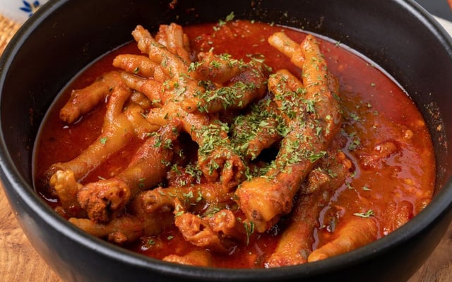 Caldo de pé de frango