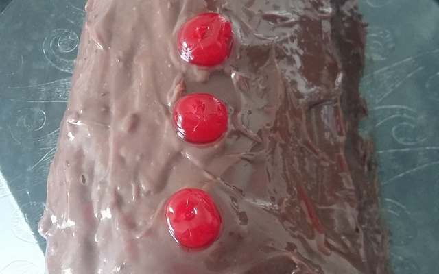 Rocambole de chocolate com nozes e amêndoas