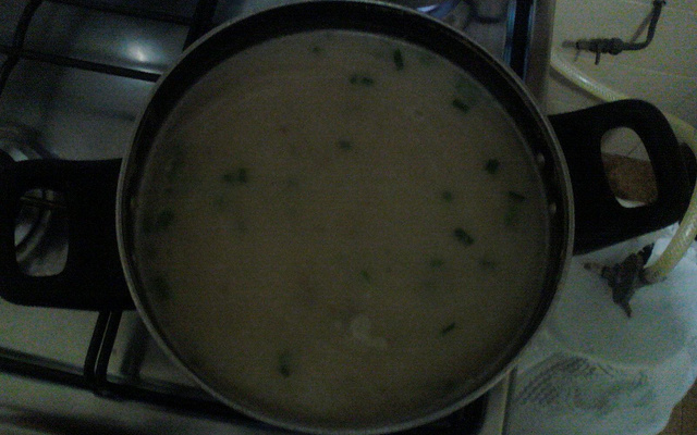 Sopa de batata de caneca