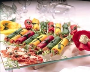 Roulage de Carpaccio em Crepes Coloridos
