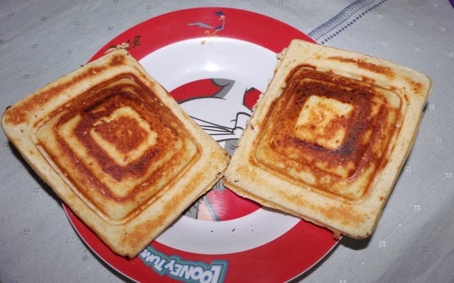 Crepe de sanduicheira de queijo