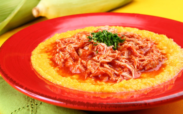 Angu de milho com frango