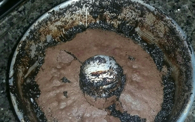 Bolo de brigadeirão com coco