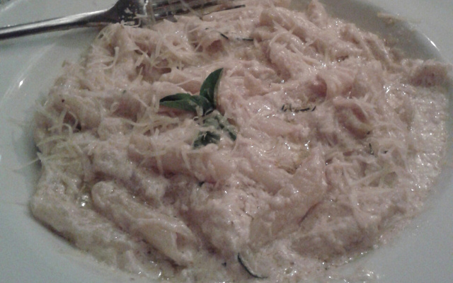 Penne ao Molho de Nozes