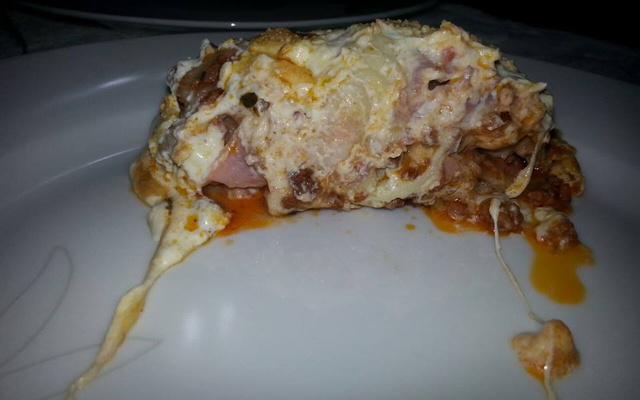 Lasanha à bolonhesa com molho branco