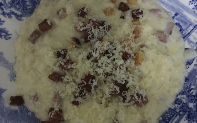 Risoto de bacon e calabresa