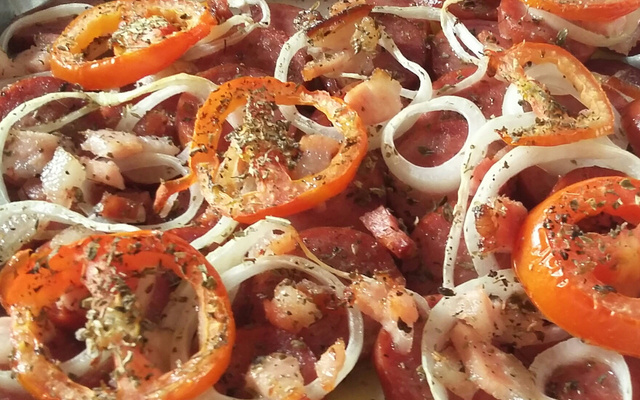 Calabresa com batata no forno rápida