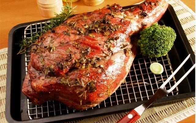 Pernil de carneiro assado sem segredo