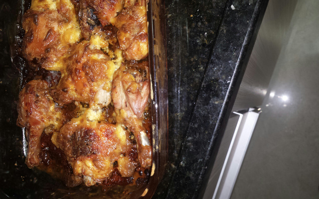 Frango assado com creme de cebola e maionese