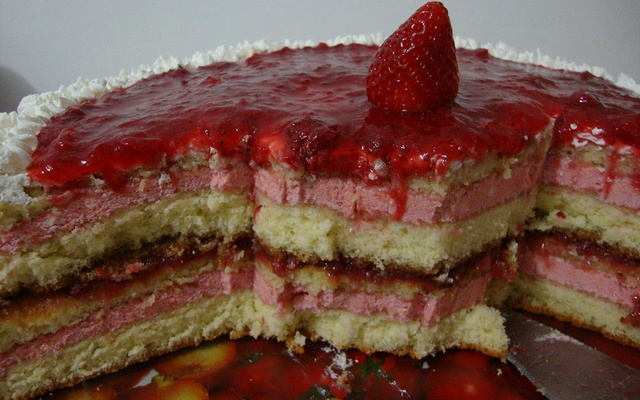 Bolo mousse de morango