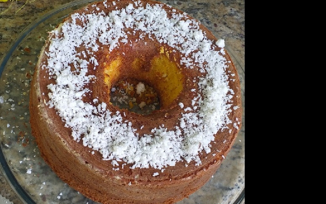 Bolo de fubá com coco