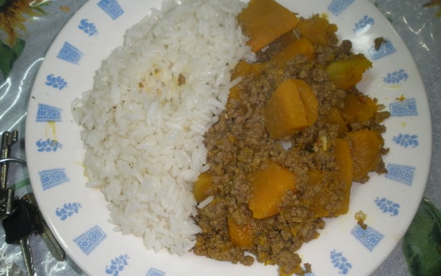Carne moída com abóbora cabotiá