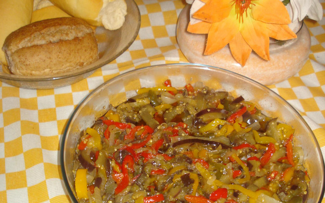 Salada de berinjela e pimentão