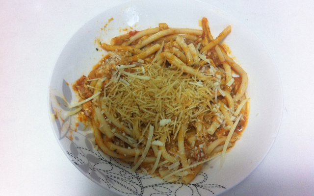 Macarrão com molho de peixe