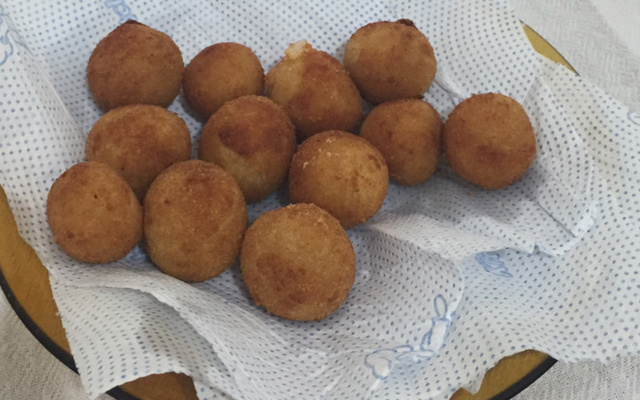 Bolinha de queijo rápida