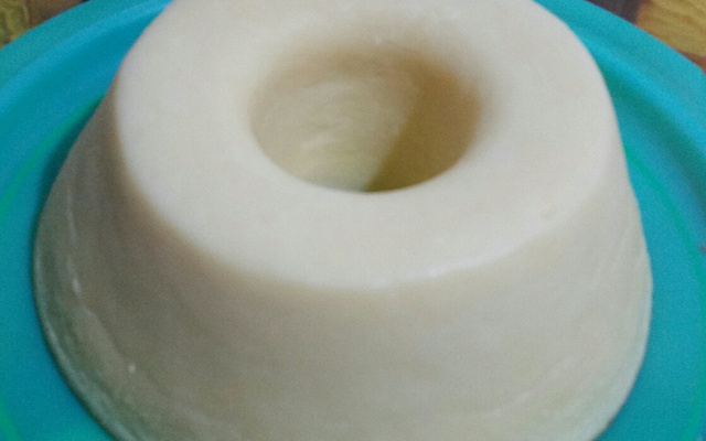 Bolo de carimã com leite condensado