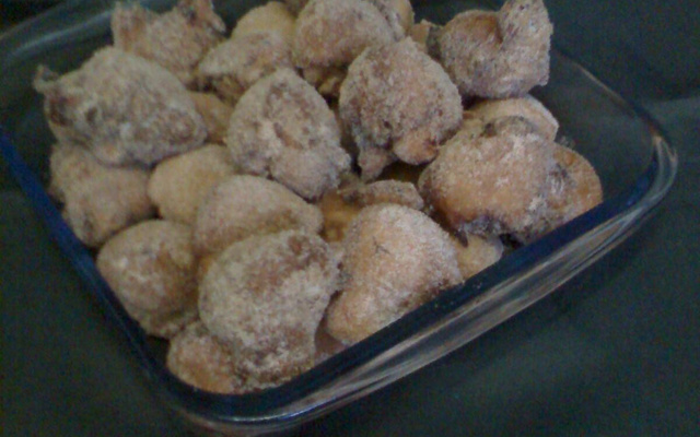 Bolinho de chuva com bananas