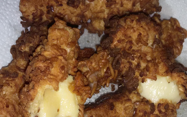 Miojo recheado com queijo