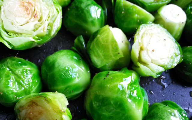 Couve de Bruxelas dourada