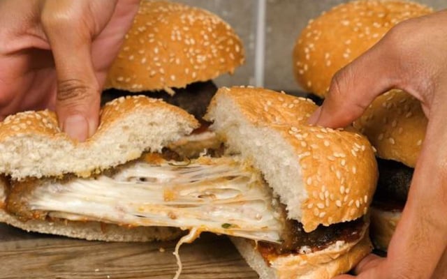 Hambúrguer Recheado Assado