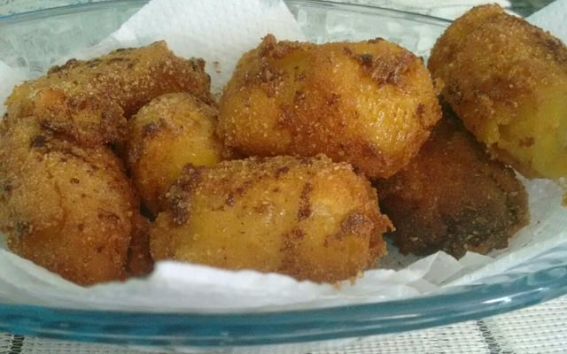 Banana frita crocante