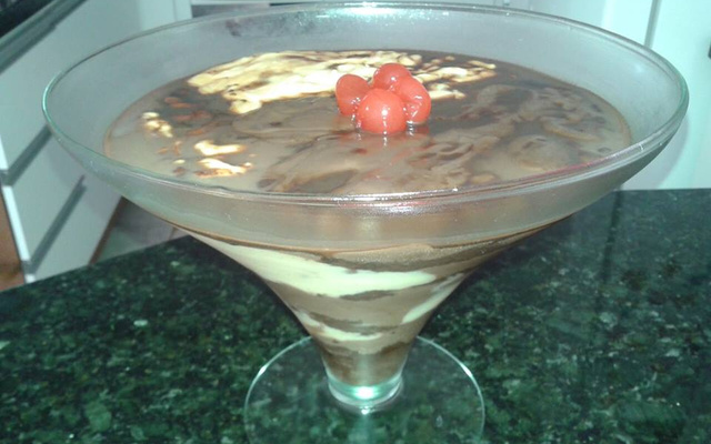 Chocolate cremoso na taça